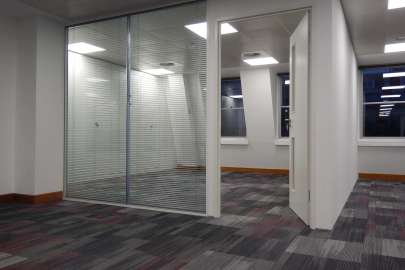glass partitioning contractor